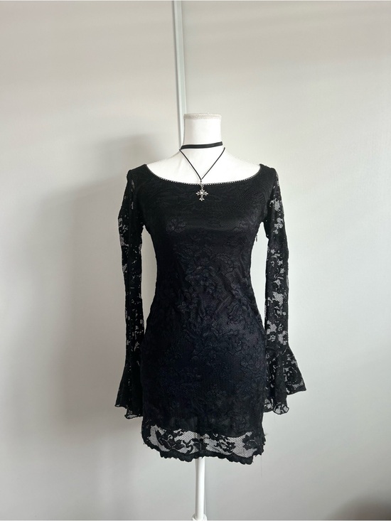 Guess Dresses & Skirts - Guess Black Lace Long-Sleeve Scoop Neck Mini Dress